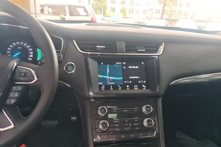 Used Ford Taurus 2017 EcoBoost 245 Fashion Edition Audio And AC Panel