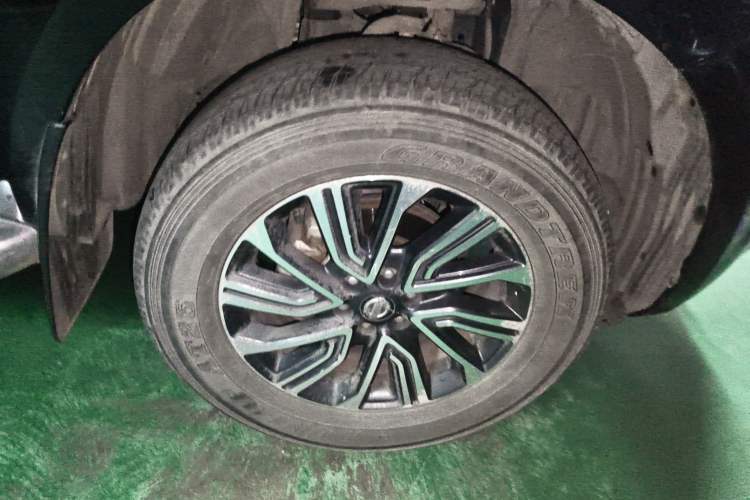 Used Nissan Terra 2020 2.5L XE Manual Two-Wheel-Drive Elite Edition
