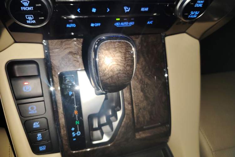 Used Toyota Vellfire 2021 Crown Dual-Engine 2.5L HV Supreme Edition
