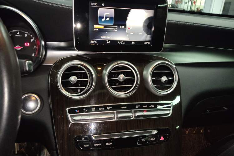 Used Mercedes-Benz GLC 2018 GLC 260 4MATIC Luxury Model
