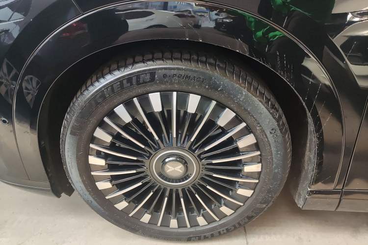 Used XPeng X9 2025 740 Ultra-Long Range Max Left Front Wheel Hub