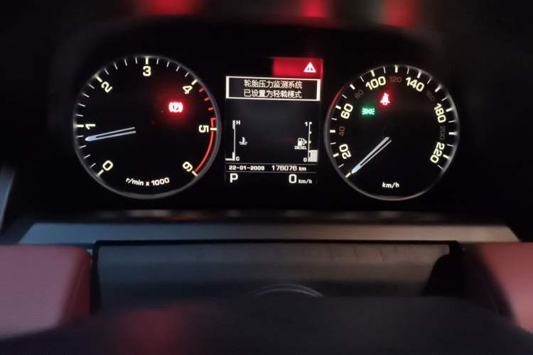 Used Land Rover Range Sport 2012 3.0 TDV6 HSE Diesel Edition Odometer Close Up