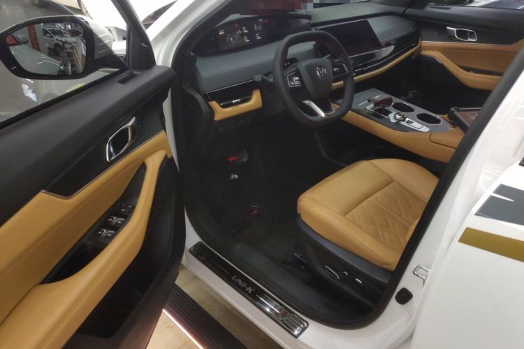 Used CHANGAN UNI-K 2021 2.0T All-Wheel Drive Prestige Version Driver Seat