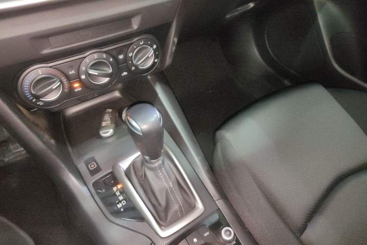 Used Mazda 3 Axela 2017 Sedan 1.5L Automatic Comfort Model Emission Standard China V