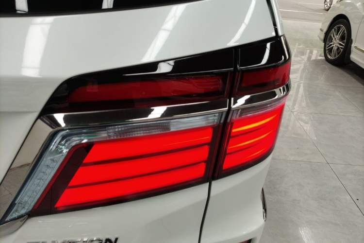 Used Honda Elysion 2019 2.0L Hybrid Luxury Edition
