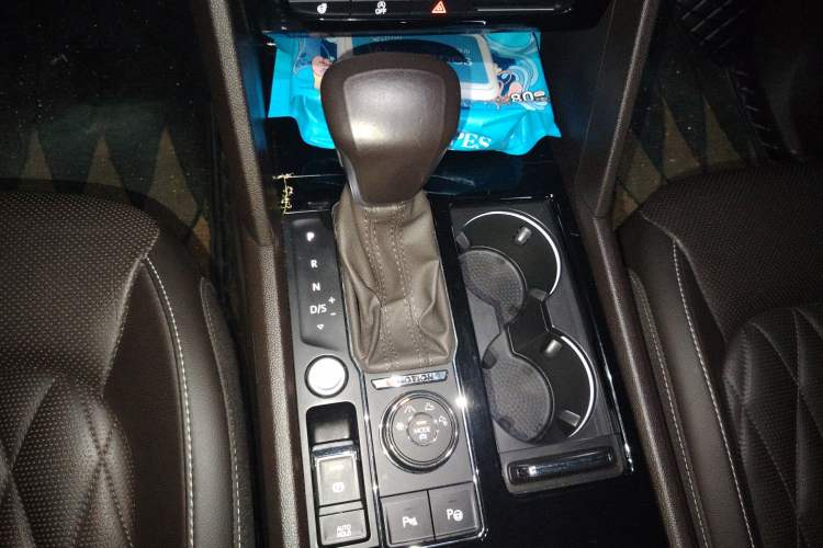 Used Volkswagen Teramont 2020 Revised Version 380TSI Four-Wheel Drive Flagship Edition Gear Lever