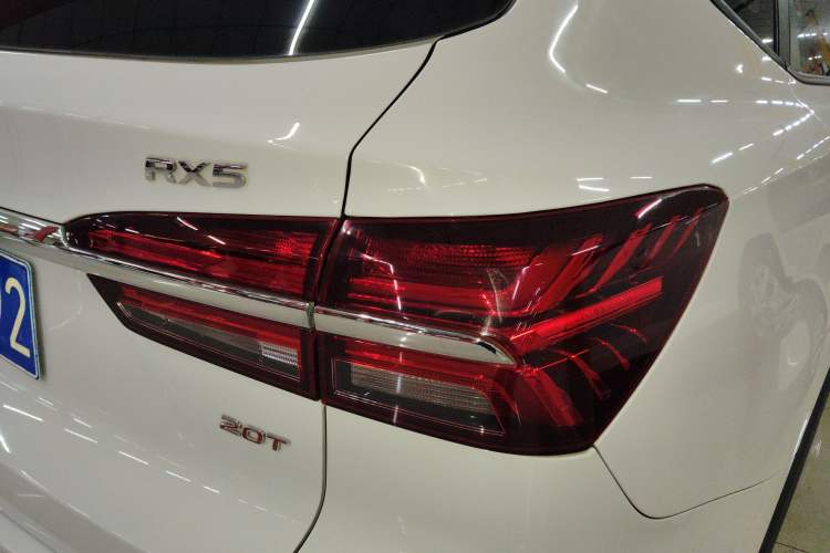 Used Roewe RX5 2016 Revised Version 20T Two-Wheel Drive Manual Transmission Luxury Edition