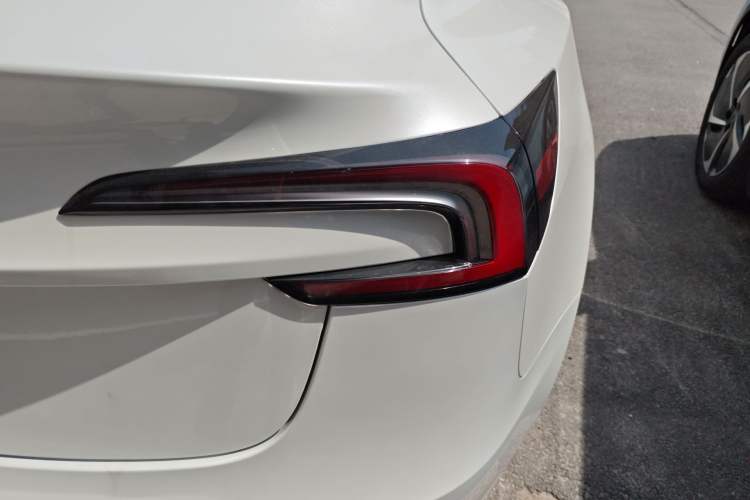 Used Tesla Model 3 2023 Long-Range All-Wheel-Drive Version Right Rear Taillight