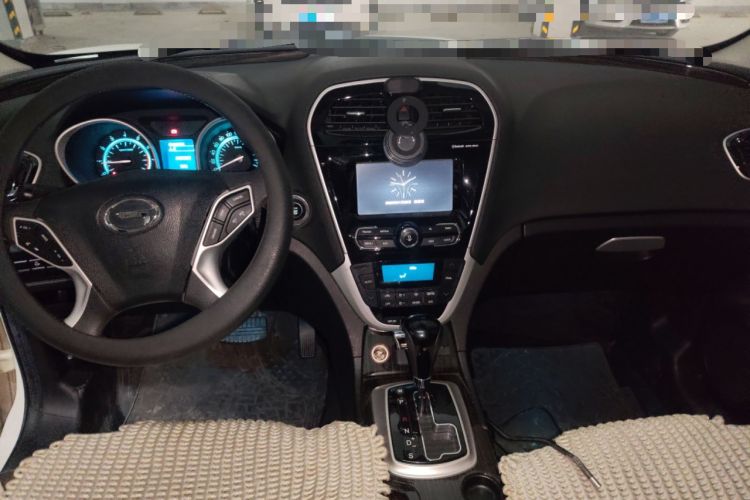 Used GAC Trumpchi GS5 Super 2016 2.0L Automatic Two-Wheel Drive Anniversary Edition Center Console