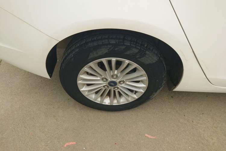 Used Ford Escort 2017 Revised Version 1.5L Automatic Comfort Edition Right Rear Wheel Hub