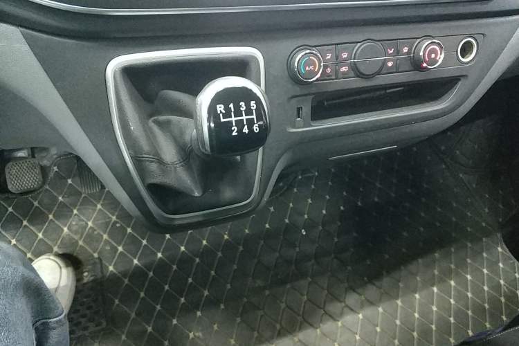 Used SAIC MAXUS Xintu V80 2024 Aotuntong Value Edition 6MT Short Wheelbase Ultra-Low Roof 127 Ps 5/6 Seats