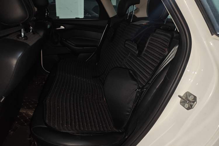 Used Ford Focus 2015 Hatchback 1.6L Automatic Fashion Edition
