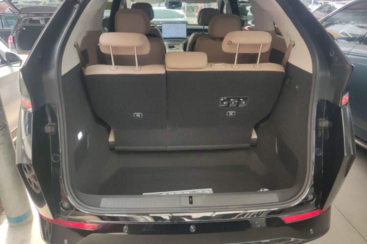 Used XPeng X9 2025 740 Ultra-Long Range Max Trunk