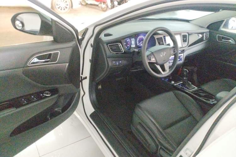 Used Hyundai Mistra 2014 1.8L Automatic Smart GLS Driver Seat