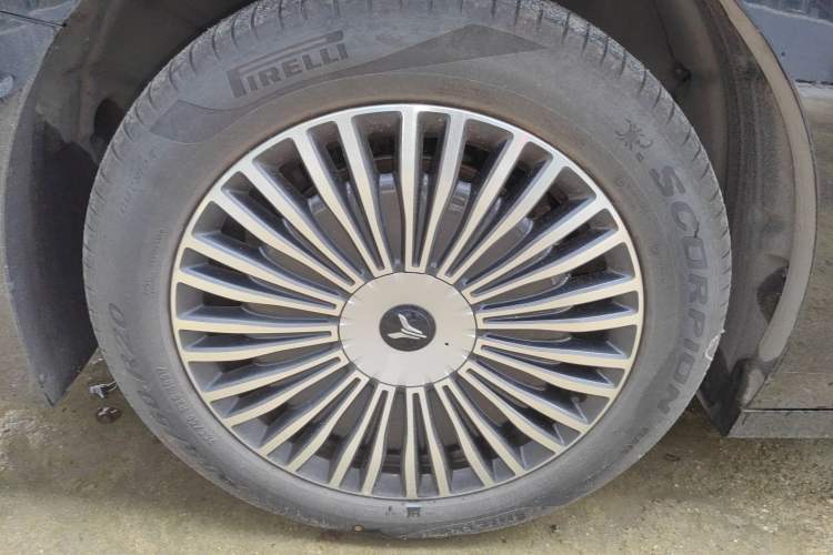 Used VOYAH Dream 2025 PHEV Four-Wheel Drive Prestige Qiankun Edition Exterior 5