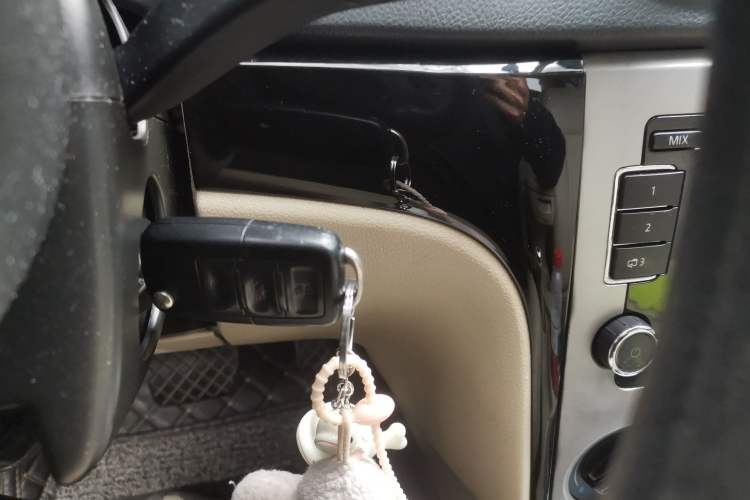 Used Volkswagen Lavida 2011 1.6L Automatic Premium Edition Vehicle Key