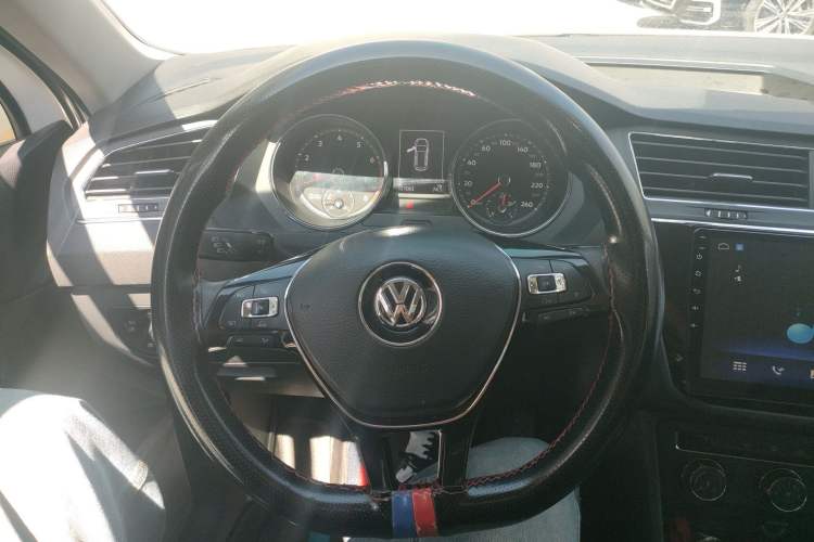 Used Volkswagen Tiguan L 2018 330TSI Automatic Two-Wheel Drive Luxury Edition Steering Wheel