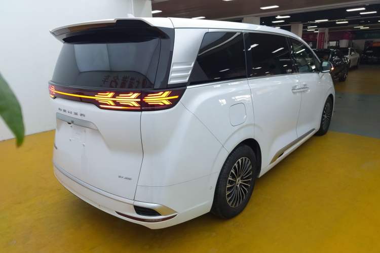 Used Denza D9 2024 EV 600 Four-Wheel-Drive Flagship Model Rear Right 45 Deg