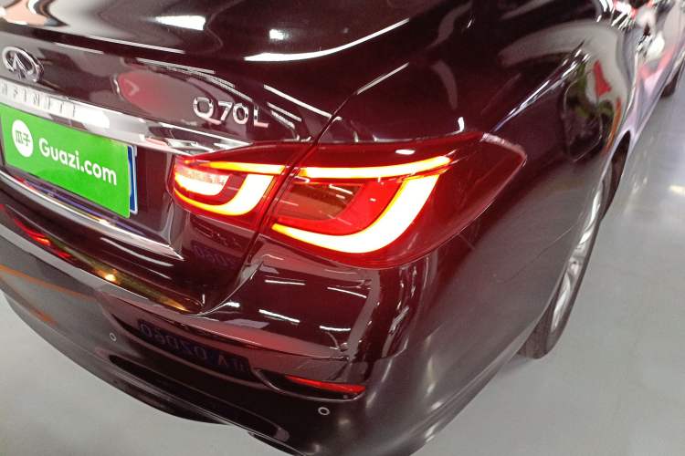 Used Infiniti Q70 2017 Q70L 2.5L Elite Edition Right Rear Taillight