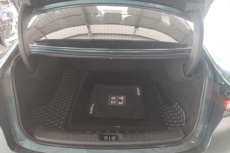 Used Nissan N7 2025 510 Air Trunk