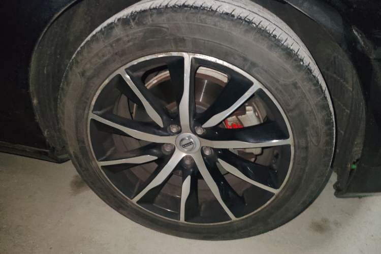 Used Volvo S90 2017 T5 Zhiyuan Edition Right Front Wheel Hub