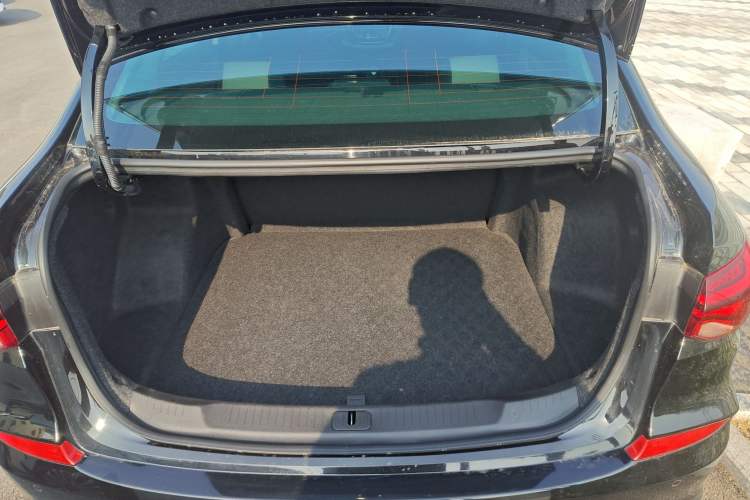 Used Chevrolet Monza 2020 320 Automatic Enjoyment Edition Trunk