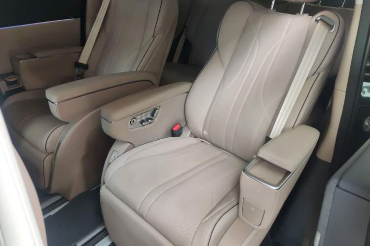 Used XPeng X9 2025 740 Ultra-Long Range Max Left Rear Seat