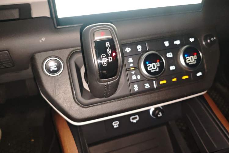 Used Land Rover Defender 2022 110 P400 Dark Edition