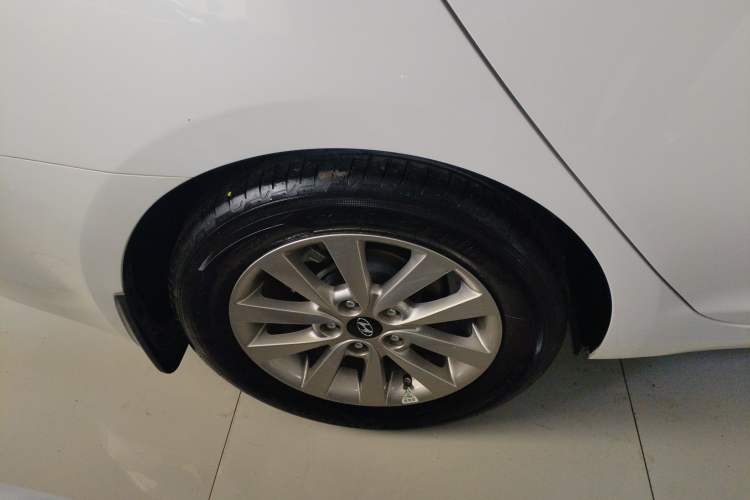 Used Hyundai Mistra 2014 1.8L Automatic Smart GLS Right Rear Wheel Hub