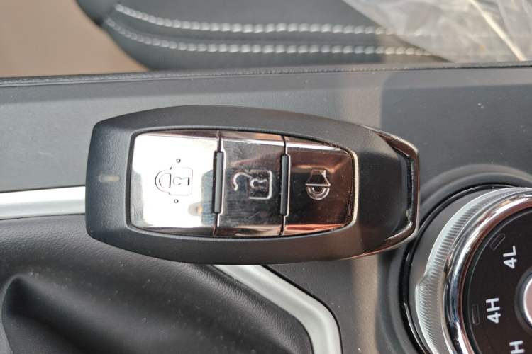 Used Sinotruk BOLDEN 2024 Commercial 2.0T Manual Diesel 4x4 Long Wheelbase Youth Edition