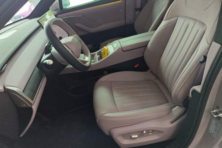 Used ONVO L60 2024 60 kWh Rear-Drive Version
