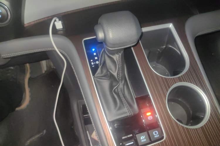 Used Toyota Granvia 2024 2.5L Hybrid Comfort Edition Gear Lever