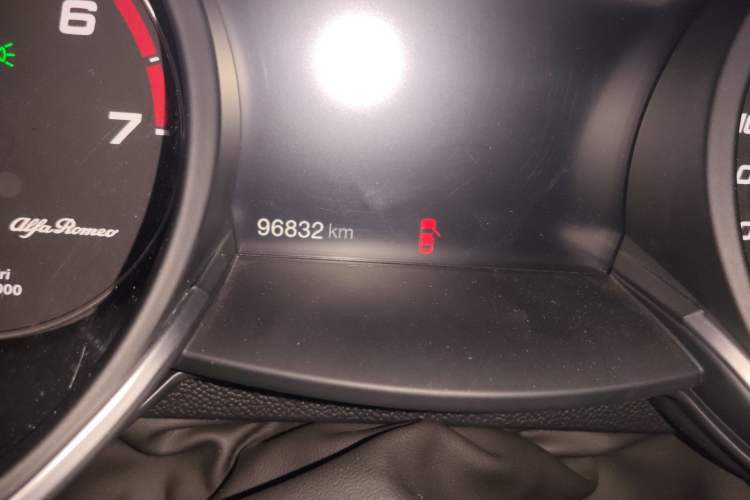 Used Alfa Romeo Stelvio 2017 2.0T 200HP Luxury Edition Odometer Close Up