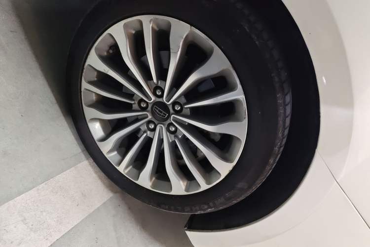 Used Geely Auto Emgrand GT 2015 1.8T Premium Model Right Front Wheel Hub