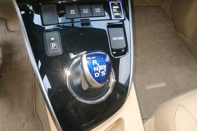 Used Toyota Corolla 2016 Dual-Engine 1.8L E-CVT Elite Edition
