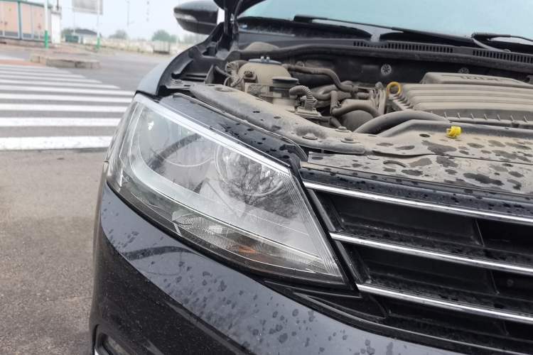 Used Volkswagen Sagitar 2017 1.6L Manual Comfort Model Right Front Headlight