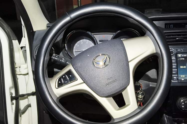 Used HYOSOW S3 2016 1.5L Manual Comfort Version China V Steering Wheel