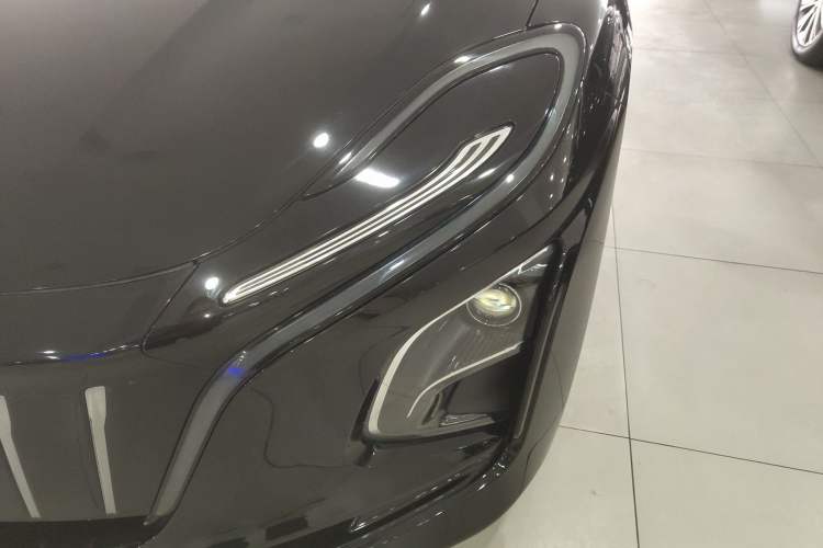 Used Hongqi E-QM5 2022 431 km Charge & Enjoy Edition